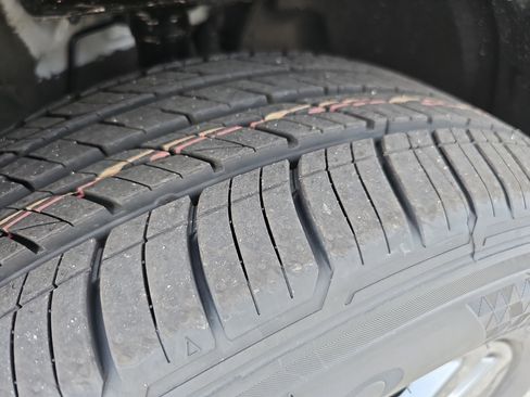 New 2026 Nissan Pathfinder SV image 12