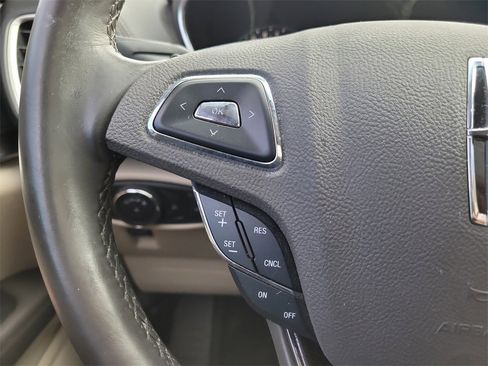 Used 2017 Lincoln MKX Reserve image 28