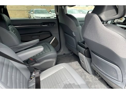Used 2026 Kia EV9 Land AWD/4WD image 18