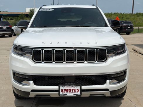 Used 2025 Jeep Wagoneer L Series II w/ 8-pass Seating Package AWD/4WD image 3