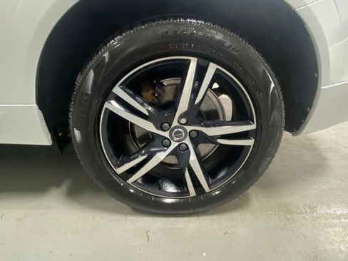 Used 2019 Volvo XC60 T6 R-Design AWD/4WD image 5