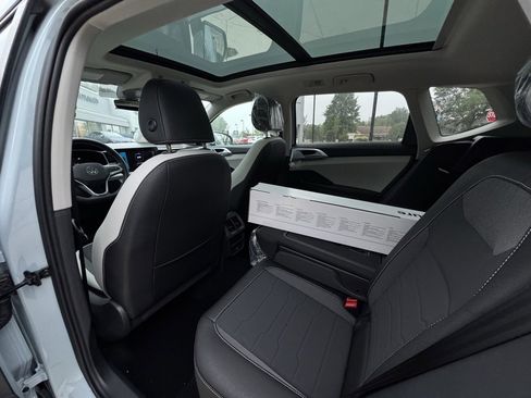 New 2025 Volkswagen Taos SE image 24