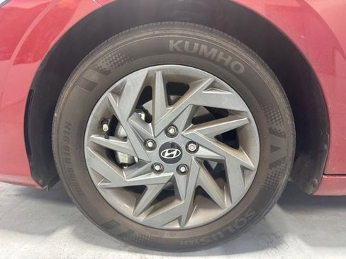 Used 2024 Hyundai Elantra SEL image 11