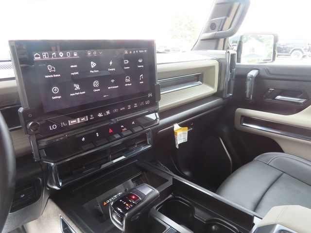 New 2026 GMC Hummer EV 4x4 Crew Cab w/ LPO, Sport Package image 39