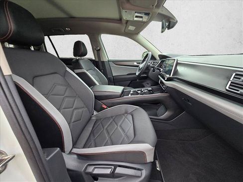 Used 2024 Volkswagen Atlas Peak Edition SE AWD/4WD image 21