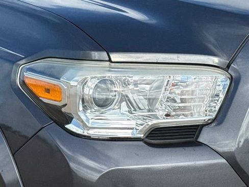 Used 2019 Toyota Tacoma SR5 RWD image 4