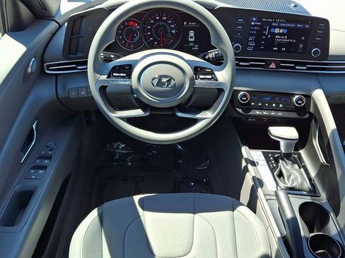 Used 2023 Hyundai Elantra SEL FWD image 11