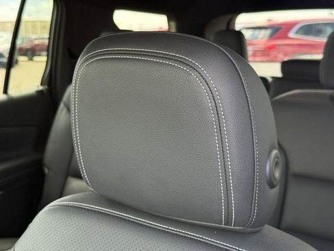 Used 2026 Chevrolet Traverse LT FWD image 22