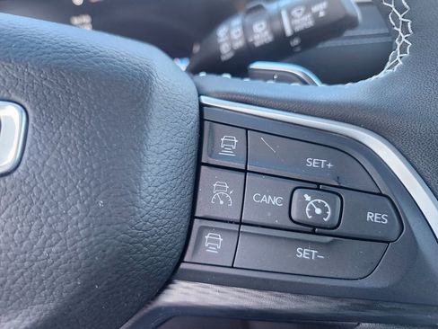 Used 2025 Jeep Grand Cherokee Altitude image 15