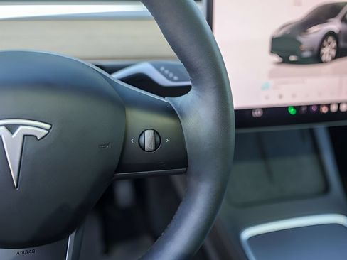 Used 2022 Tesla Model Y Long Range AWD/4WD image 12
