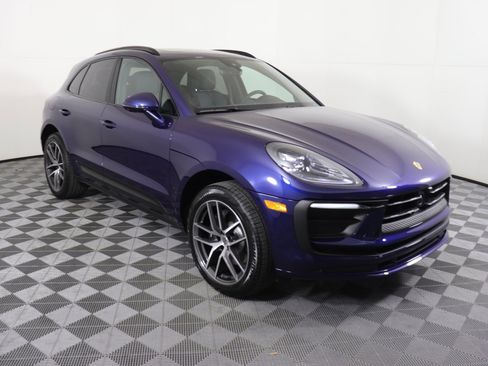 Certified 2025 Porsche Macan AWD/4WD image 9