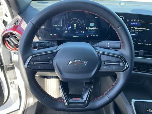 Used 2025 Chevrolet Equinox RS w/ Convenience Package III FWD image 11