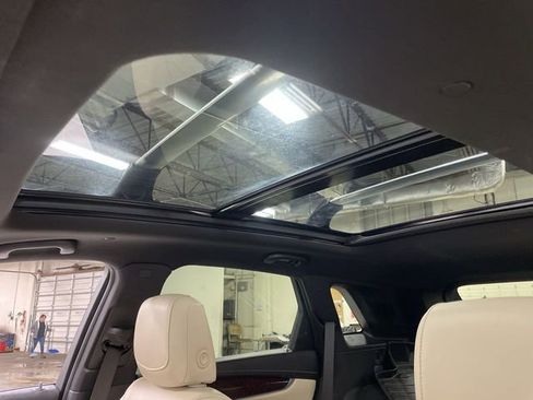 Used 2018 Cadillac XT5 Luxury w/ Driver Awareness Package image 22