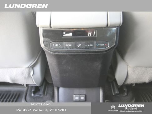 Used 2022 Toyota Highlander XLE image 34