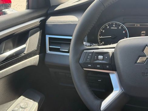 New 2026 Mitsubishi Outlander SE AWD/4WD image 10