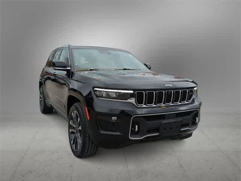Used 2022 Jeep Grand Cherokee Overland w/ Adv Protech Group III image 2