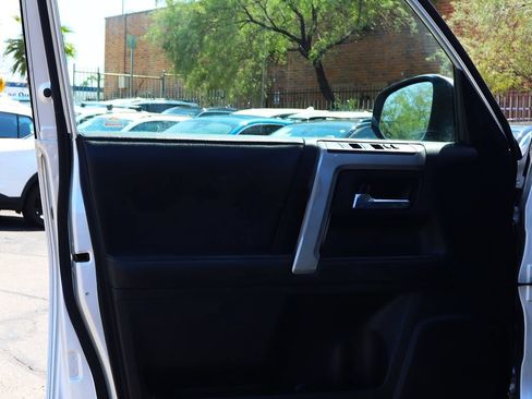 Used 2014 Toyota 4Runner SR5 AWD/4WD image 38