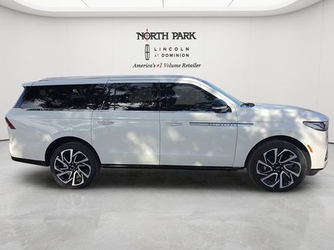 New 2027 Lincoln Navigator L Reserve AWD/4WD image 6