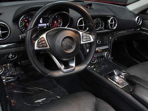 Used 2017 Mercedes-Benz SL 550 image 31