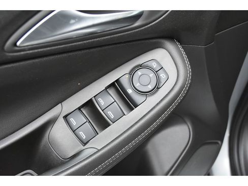 Used 2024 Buick Encore GX Sport Touring image 17