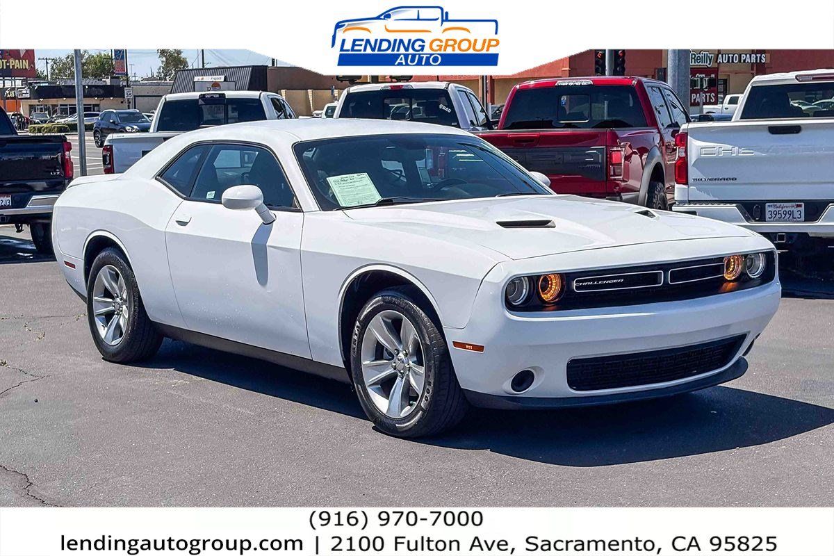 Used 2022 Dodge Challenger SXT RWD image 5