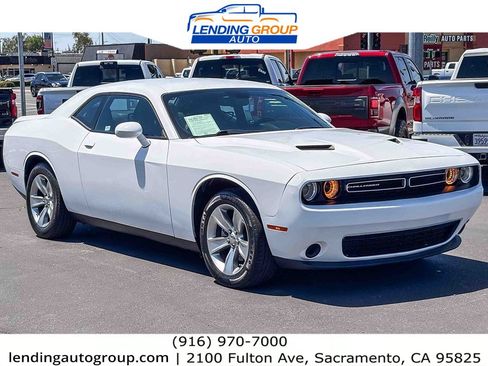 Used 2022 Dodge Challenger SXT RWD image 5