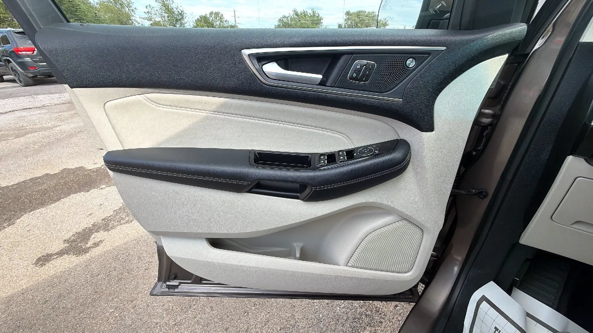 Used 2019 Ford Edge Titanium FWD image 27