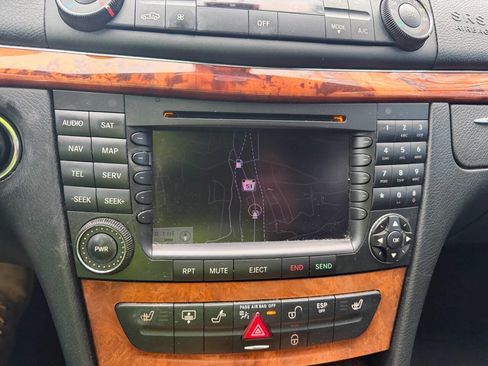 Used 2008 Mercedes-Benz E 350 4MATIC Sedan image 14