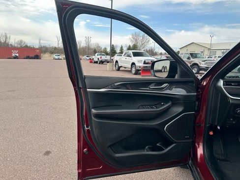 Used 2022 Jeep Grand Cherokee Trailhawk w/ Luxury Tech Group III image 11