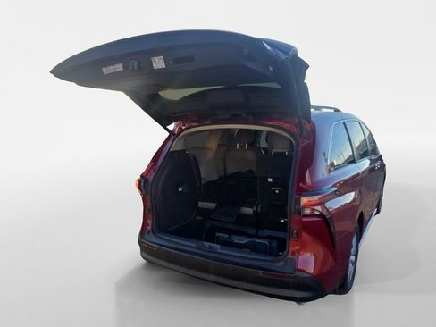 Used 2022 Toyota Sienna XLE image 20