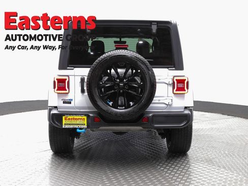 Used 2023 Jeep Wrangler Unlimited Sahara w/ Dual Top Group AWD/4WD image 6