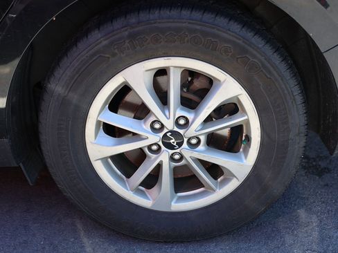 Used 2024 Kia Carnival LX FWD image 7