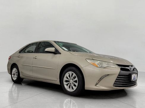 Used 2016 Toyota Camry LE image 1