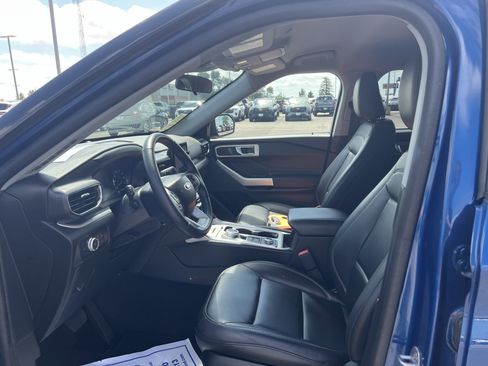 Used 2022 Ford Explorer XLT w/ Equipment Group 202A image 18