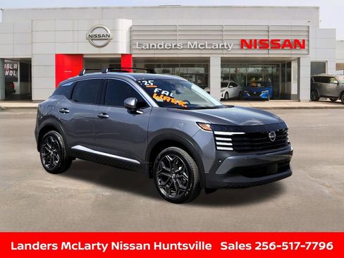 Used 2025 Nissan Kicks SR w/ Illumination Package image 1