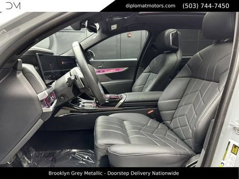 Used 2025 BMW i7 xDrive60 AWD/4WD image 18
