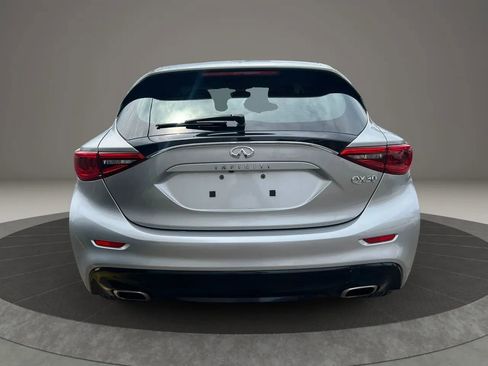 Used 2017 INFINITI QX30 image 6
