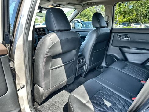 Used 2021 Nissan Rogue Platinum AWD/4WD image 16