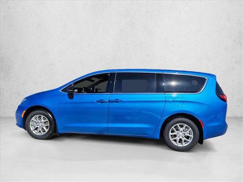 New 2026 Chrysler Pacifica Select image 5