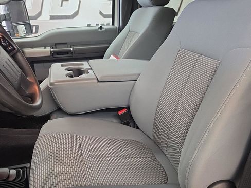 Used 2016 Ford F250 XLT w/ XLT Premium Package image 6