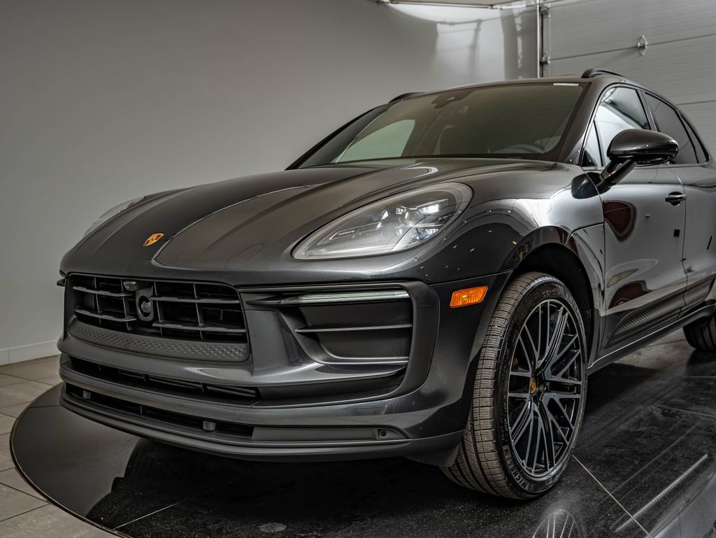 Certified 2026 Porsche Macan AWD/4WD image 17