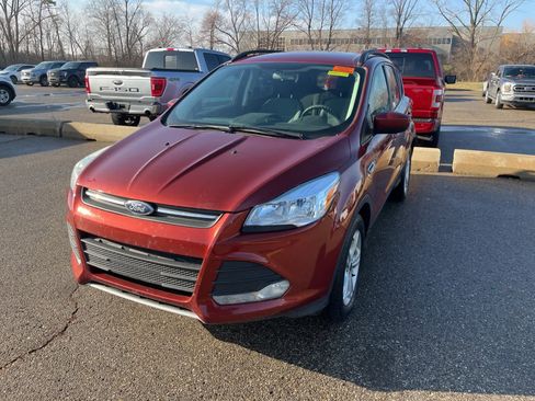 Used 2015 Ford Escape SE w/ Equipment Group 201A image 3