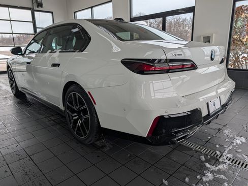 Certified 2024 BMW 760i xDrive image 4