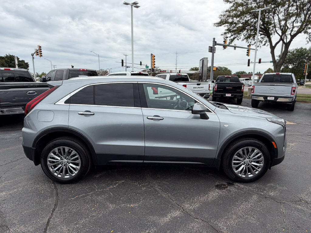 Used 2024 Cadillac XT4 Premium Luxury w/ Cold Weather Package AWD/4WD image 13