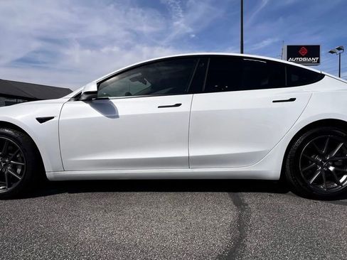Used 2021 Tesla Model 3 Standard Range Plus image 3