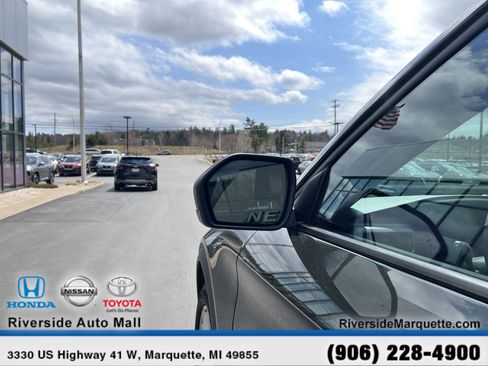 Used 2023 Ford Explorer XLT w/ Equipment Group 202A AWD/4WD image 5