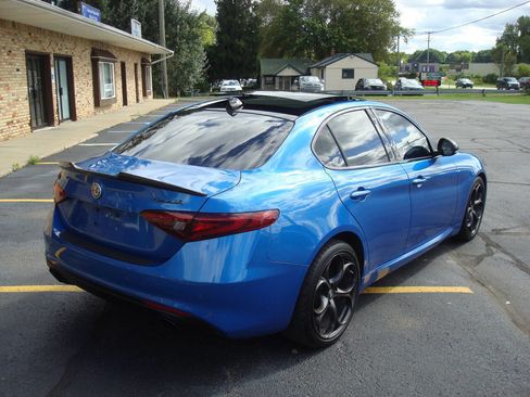 Used 2019 Alfa Romeo Giulia Ti image 5