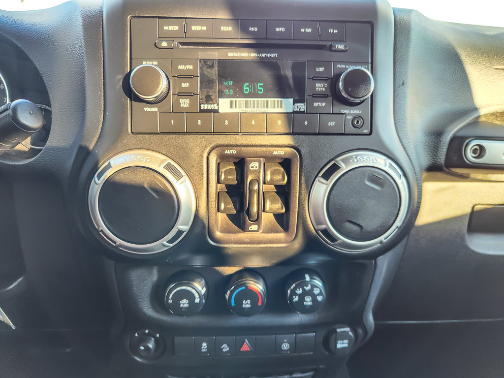 Used 2018 Jeep Wrangler Unlimited Sahara AWD/4WD image 12