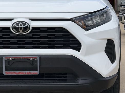 Used 2021 Toyota RAV4 LE AWD/4WD image 9