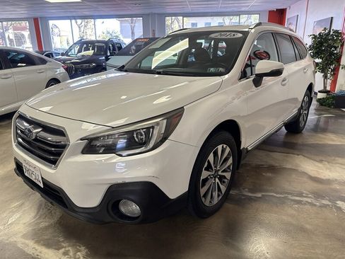 Used 2018 Subaru Outback 2.5i Touring AWD/4WD image 3